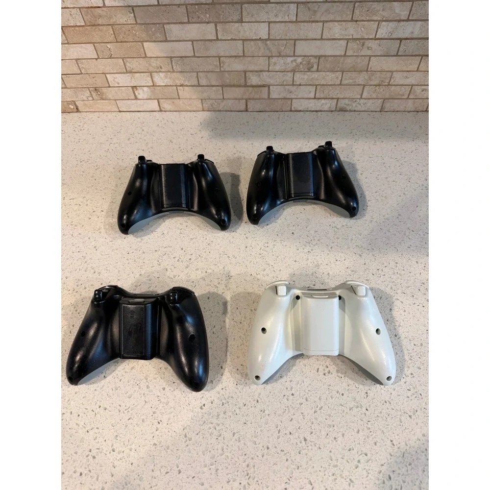 Microsoft Xbox Game Controller Lot 4 White and Black